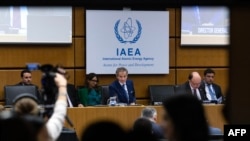 رافائل گروسی، مدیر کل آژانس بین‌المللی انرژی اتمی در یکی از نشست‌های شورای حکام که ۳۷ عضو دارد