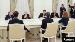 რუსეთის პრეზიდენტმა ვლადიმირ პუტინმა 2 დეკემბერს კრემლში მოლაპარაკება გამართა აშშ-ის პრეზიდენტის წარმომადგენლებთან, სტივენ უიტკოფსა და ჯარედ კუშნერთან