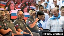 Российские военные, участники войны в Украине – гости «Артека» в аннексированном Крыму. Глава РФ Владимир Путин в «Артеке». Коллаж