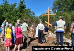 Установка креста, деревня Казанка, 2019 год