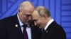 Президент Росії Володимир Путін (п) і президент Білорусі Олександр Лукашенко (л)