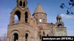 Էջմիածնի Մայր Տաճարը, արխիվ