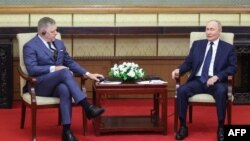 Переговори прем’єр-міністра Словаччини Роберта Фіцо (л) і президента Росії Володимира Путіна на полях саміту ШОС у Пекіні, 2 вересня 2025 року