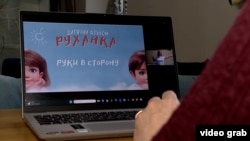 Украина - Ирина Дубас, директор школы, тайно преподает украинский язык ученикам на оккупированных Россией территориях (скриншот)