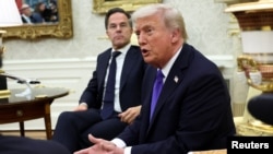 Președintele SUA, Donald Trump, se întâlnește cu secretarul general al NATO, Rutte, la Washington. 22 octombrie 2025.