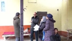 "Мегӯяд, дар ошёнаи 8-ум хона медиҳам"