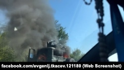 Вантажівка, знищена FPV-дроном на трасі Добропілля – Покровськ