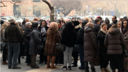 Փոքր ու միջին բիզնես ունեցողներն արդեն երրորդ շաբաթն է հավաքվում են Կառավարության շենքի առջև