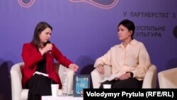 Олеся Яремчук (слева), Екатерина Есипенко (справа)