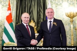 ვლადიმირ პუტინი და ბადრა გუნბა