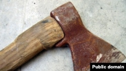 Молодую девушку зарубили топором при попытке ограбления