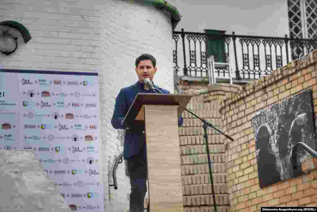 ​&quot;Qırım evi&quot; devlet müessisesiniñ müdiri Ahtem Seitablayev sergige &quot;pek tesirli&quot; dedi