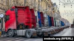 Седлавыя цягачы на праспэкце Гедыміна ў Вільні падчас пратэсту