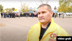 Айнур Хусаинов на митинге в 2016 году. Скриншот из видео