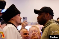 Олександр Усик в образі українського гетьмана Павла Скоропадського під час пресконференції перед поєдинком з Даніелем Дюбуа. Лондон, Велика Британія, 17 липня 2025 року