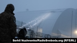 Саркофаг на Чернобыльской АЭС после атаки дрона, 14 февраля 2025 года