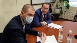 Дмитрий Кубрак (справа) с адвокатом на пресс-конференции в заблокированном им здании "Ростовводоканала", ноябрь 2021 года. Фото из архива автора