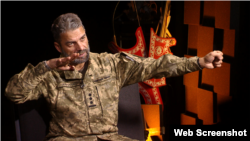 Це особливість східного типу стрільби: європейці під час стрільби з лука каблучку не використовували