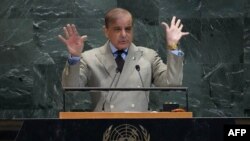 د پاکستان وزیراعظم شهباز شریف د ملګرو ملتونو عمومي غونډې ته وینا کوي - د سېپټېمبر ۲۶مې انځور 