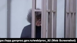 Кримчанка Оксана Сенеджук у залі підконтрольного Росії Севастопольського міського суду під час винесення вироку за статтею про держзраду, 26 грудня 2024 року