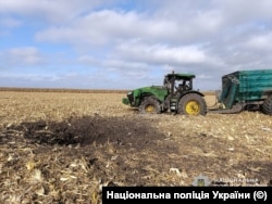 Місце в полі, де стався вибух і загинули люди