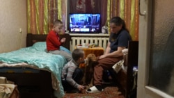 „Ți se dă cât poți duce.” Povestea Dariei Osadcii, mamă a doi copii cu sindromul Down, care face și para powerlifting