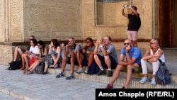 Сотни тысяч россиян покидают родину из-за войны в Украине и вызванного ею экономического кризиса. Многие из них перебираются в Узбекистан. Иллюстративное фото. 