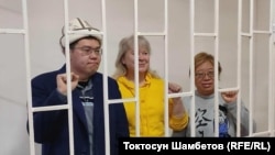 Темирлан Султанбеков, Ирина Карамушкина жана Роза Түрксевер.