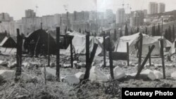 Палаточный лагерь крымских татар-репатриантов на окраине южнобережного села Красный Рай. 1992 год