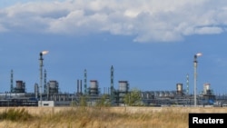 Газоперерабатывающий завод в Оренбургской области России