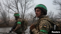 Військовослужбовці 38-ї ОБрМП ЗСУ вирушають на бойове завдання поблизу Покровська, 21 листопада 2025 року