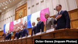 Guvernul, în Parlament, la momentul angajării răspunderii pentru pachetul fiscal de reducere a deficitului bugetar, prezentat de premierul Ilie Bolojan - 7 iulie 2025.