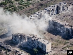 Вигляд на Часів Яр, в якому тривають бої, 3 липня 2024 року