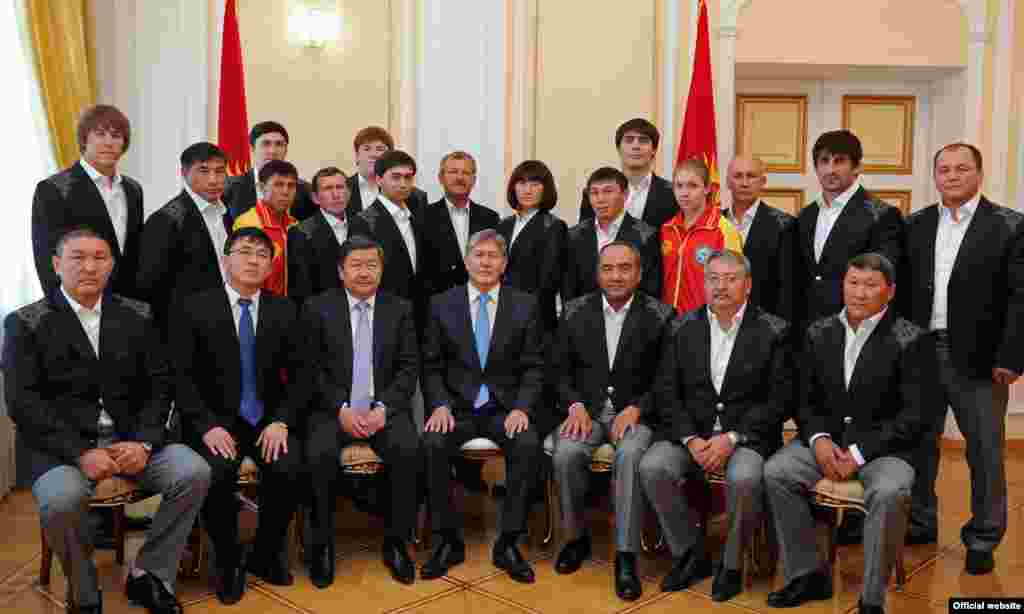 Национальная олимпийская команда КР с главой кыргызского государства