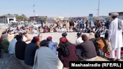 په میرلي کې ځايي خلکو وخت په وخت د ناامنۍ پرضد جرګې او احتجاجونه کړي دي. دا د روان کال د فبرورۍ پینځمې جرګې انځور دی.