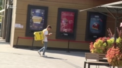 Алматыдағы курьер балалар. Ермек пе, заңсыз еңбек пе?


