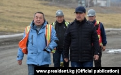 Тенгиз Болтурук и Садыр Жапаров на Кумторе, 15 июня 2021 г.