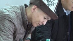 Бишкек соту: Жоомарт Карабаев суракка алынып, прокурор алмашты 