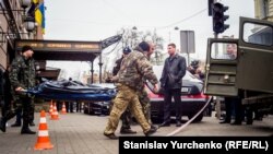 Devlet Dumasınıñ sabıq deputatı Denis Voronenkovnıñ öldürülgen yeri. Kyiv, 23 mart 2017 senesi