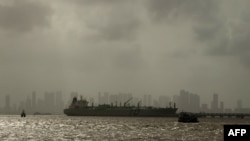 Ілюстраційне фото. Нафтовий танкер в Аравійському морі поблизу
узбережжя Мумбаї, 2023 рік