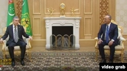Türkiýäniň daşary işler ministri Mewlüt Çawuşogly 6-njy martda Aşgabatda Türkmenistanyň prezidenti Gurbanguly Berdimuhamedow bilen duşuşdy. Türkmen TW-sinden alnan surat.