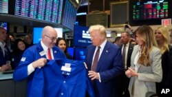 Дональд Трамп (ц) на Нью-Йоркській фондовій біржі, архівне фото