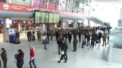 Пам’ятати завжди: в аеропортах України вшанували «кіборгів» – відео