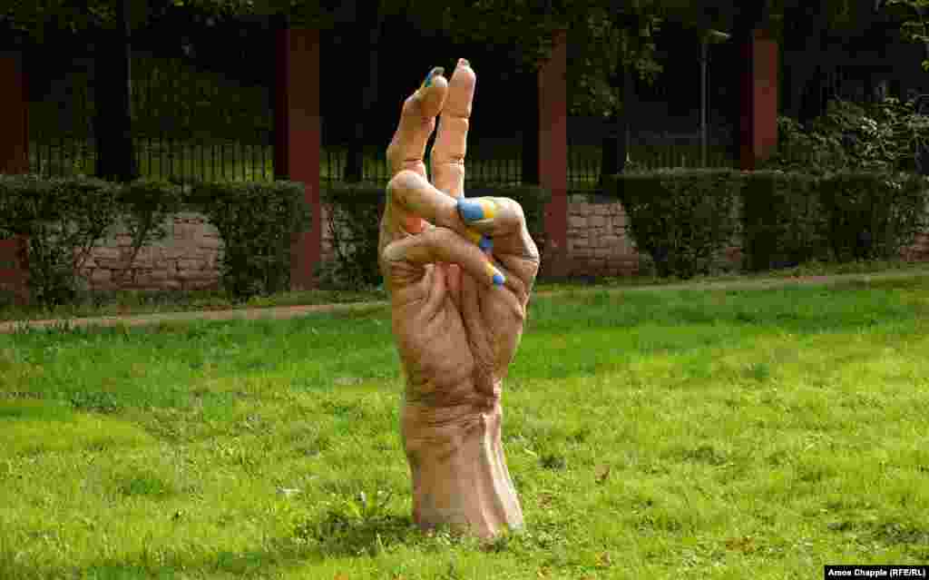 Скульптура Яна Словенчика в парку біля російського посольства в Празі, Чехія