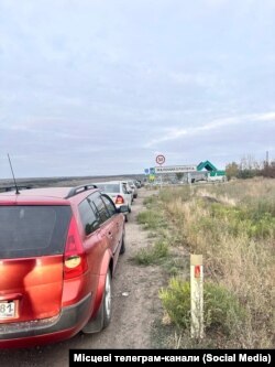 Очередь к АЗС в Малониколаевке на Луганщине