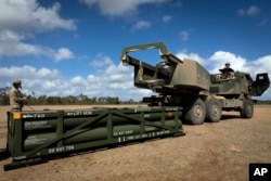 Украина впервые начала использовать баллистические ракеты большой дальности ATACMS, нанося удары по российскому военному аэродрому в Крыму и российским войскам на другой оккупированной территории.