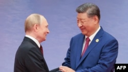 Președintele rus Vladimir Putin și președintele chinez Xi Jinping la Tianjin, China, pe 31 august.