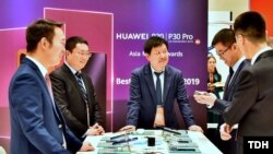 Aşgabatda geçirilen bir halkara sergä Hytaýyň "Huawei" kompaniýasy gatnaşýar. Arhiw suraty