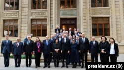 Ադրբեջանի նախագահ Իլհամ Ալիևը «Արևմտյան Ադրբեջանի համայնք» կազմակերպության անդամների հետ, 2022թ.